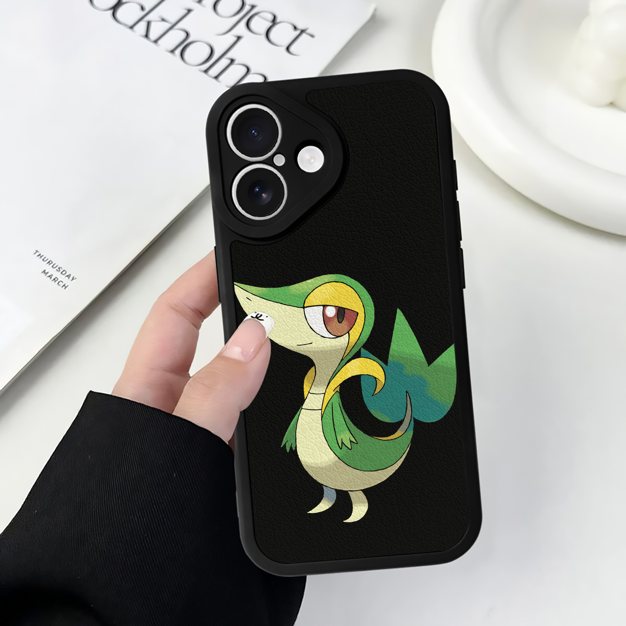 （画像用） ポケットモンスター Pokémon 【iPhone 16シリーズ対応】シリコンスマホケース（レザー調） 材質：シリコン